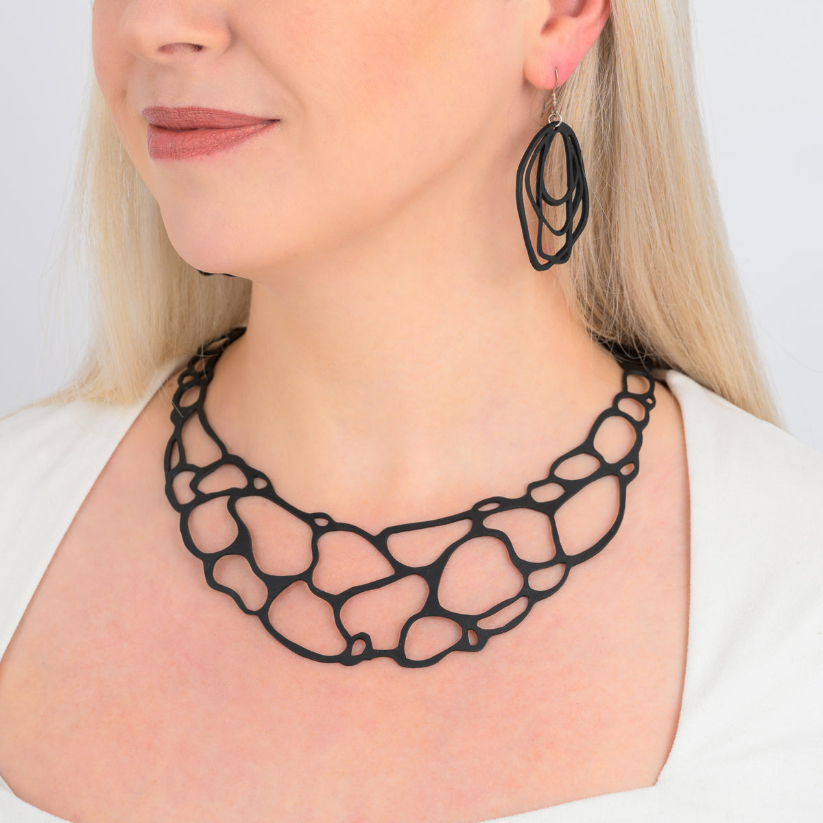 Wilma Recycled Rubber Necklace – Paguro Upcycle