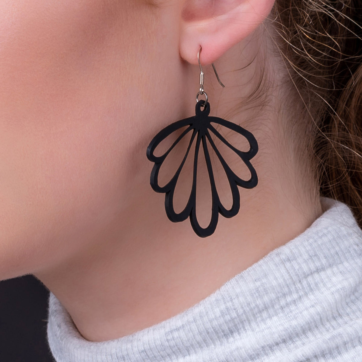 Shell Recycled Rubber Earrings – Paguro Upcycle