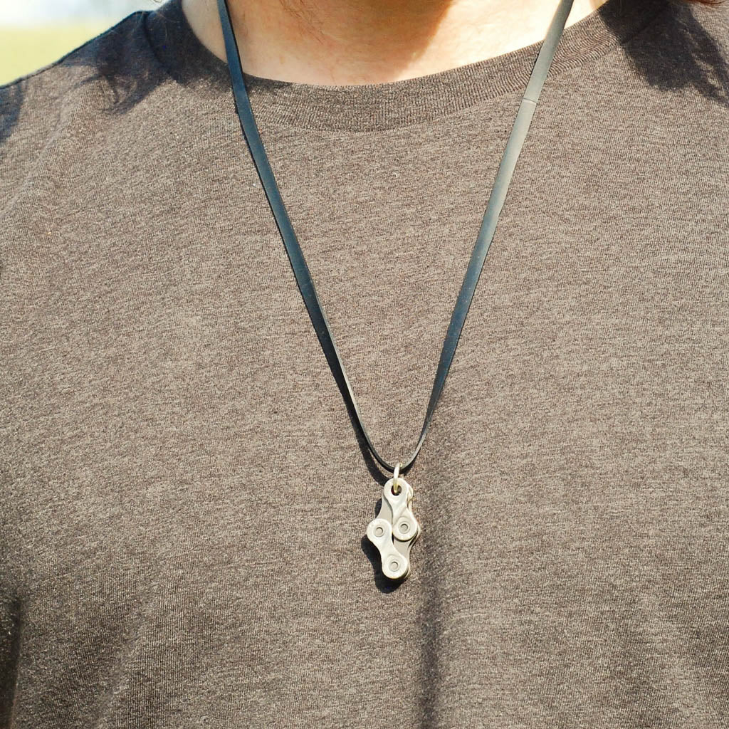 halskette mit fahrradanhänger Diamond Recycled Bike Chain Necklace