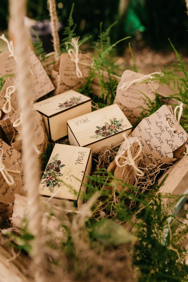 Sustainable wedding gifts and favours handmade from upcycled brass, reclaimed wood and bike chain by Paguro Upcycle