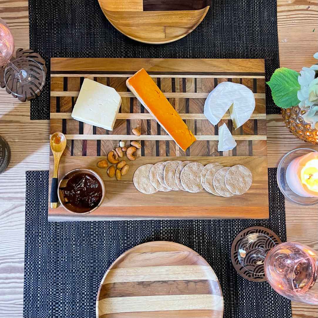 https://paguroupcycle.com/cdn/shop/products/Upcycledwoodenchoppingboard_lowres_p1__2.jpg?v=1637864740