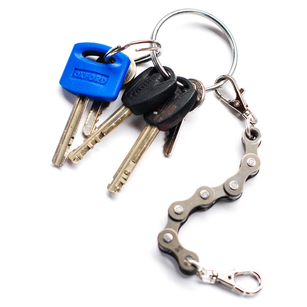Paguro Upcycle recycled bike chain keyring holding multiple keys with blue and black key covers